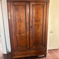 Armadio in legno chiaro