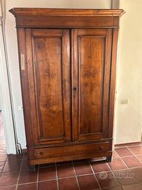 Armadio in legno chiaro