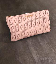 Pochette Miu Miu Matelassé in pelle rosa
