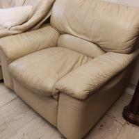 Poltrone in pelle bianche