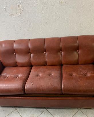 Divano letto in simil pelle vintage
