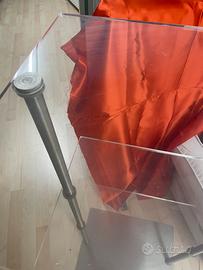 Alzatine per negozi in plexiglas