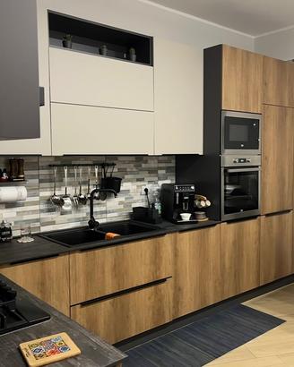 Cucina completa in legno, come nuova