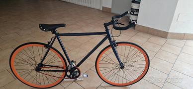 Bicicletta a scatto fisso e opzione scatto libero