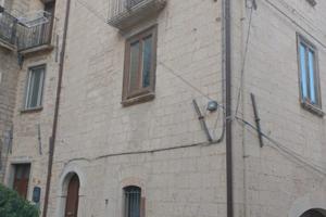 Casa con locale commerciale in Morrone del Sannio