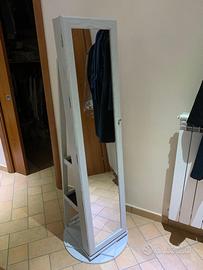 Portagioie e portatrucco in legno bianco