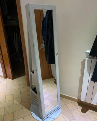 Portagioie e portatrucco in legno bianco