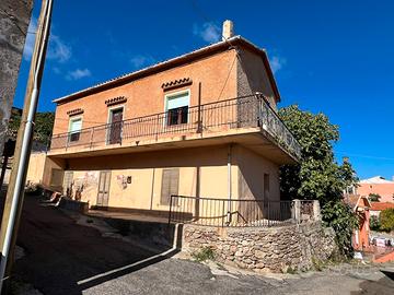 Bilocale da ristrutturare vista mare a Budoni Tama