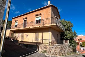Bilocale da ristrutturare vista mare a Budoni Tama