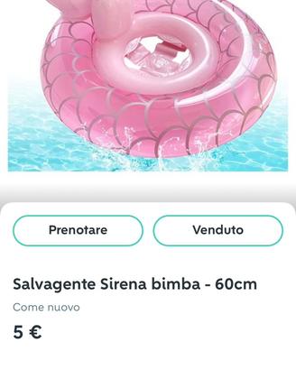 Piscina e salvagente bambina