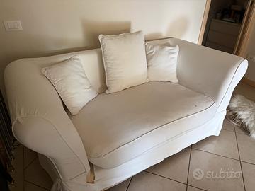 Divano 2 posti stile Chesterfield