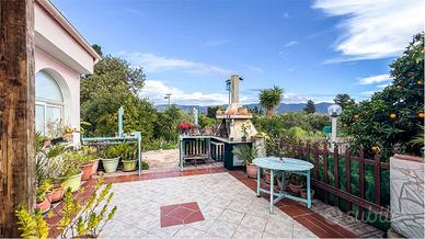 Casa indipendente con grande terreno