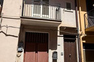 Casa ammobiliata sita a Cammarata su più livelli