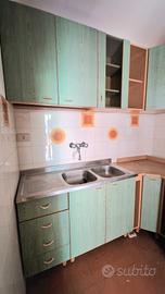 Cucina Componibile Verde pastello e legno chiaro