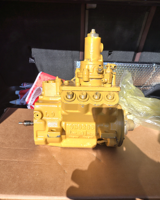 Pompa gasolio cat 3208 e coperchio scambiatore