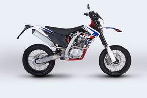 AJP SUPERMOTARD 240 4 TEMPI NUOVA DA IMATRICOLARE