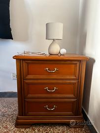 Coppia di comodini in legno massello stile classic