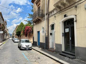 CASA SEMINDIPENDENTE A GIARRE