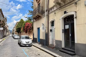 CASA SEMINDIPENDENTE A GIARRE
