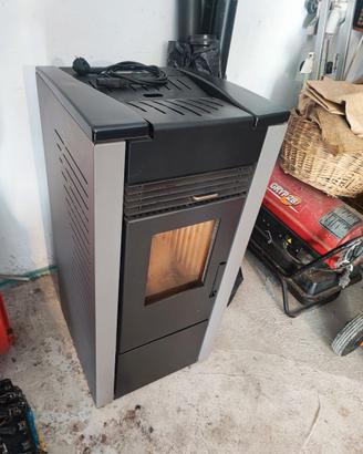 Stufa a pellet Ravelli R70