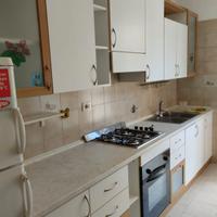 Cucina completa di frigo e forno