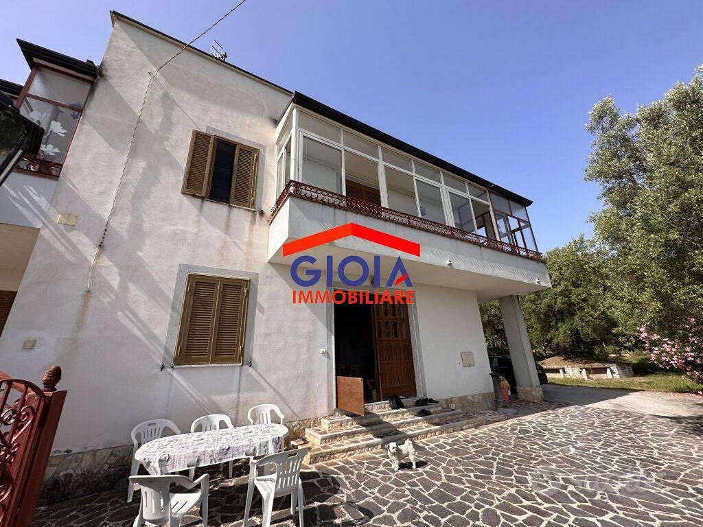 Villa di 680 m² con più di 5 locali e box auto a C - Vista 5