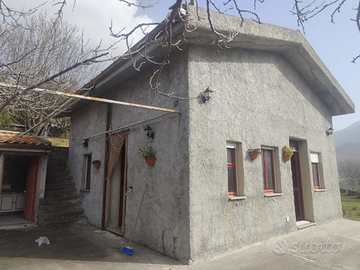 Casa in campagna a Isnello