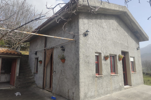 Casa in campagna a Isnello