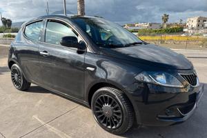 Lancia Y Ecochic Gold 1.0 FireFly 70cv Hybrid 2021