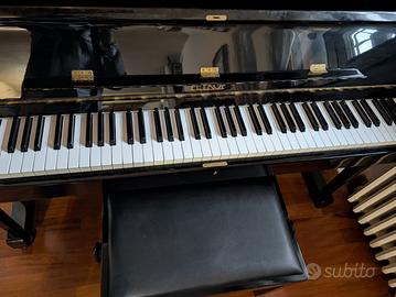 Pianoforte verticale PETROF