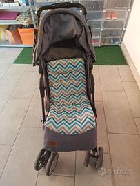 passeggino compatto Lionelo grigio con materassino
