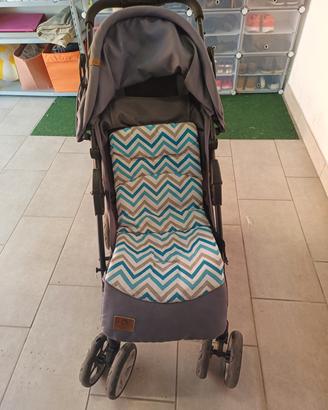 passeggino compatto Lionelo grigio con materassino