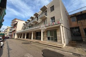 3 LOCALI A GRUMO NEVANO