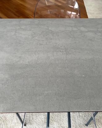 Tavolo in granito + 4 sedie Calligaris