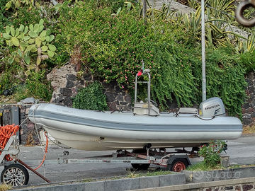 Il gommone è quasi nuovo
