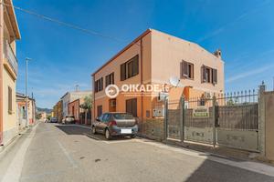 Ampia semindipendente con cortile a Sarroch