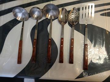 Set da cucina cimposto da 6 pezzi nuovi