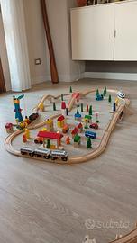 Pista di legno per trenini giocattolo