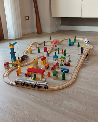 Pista di legno per trenini giocattolo