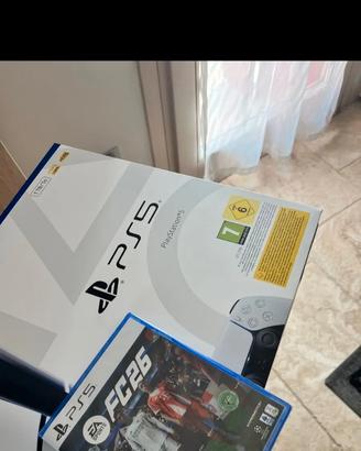 play station 5 con fifa 26 e un altro gioco 26 più