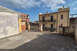 Casa su tre livelli+terrazza 100MQ