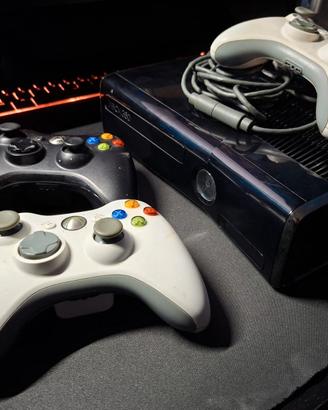 Xbox 360 S (modello 1439) con 3 giochi (COD, Halo)