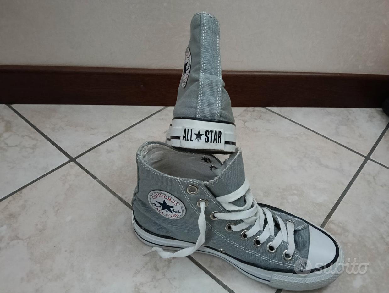 Scarpe simili alle converse Vendita in Abbigliamento e accessori