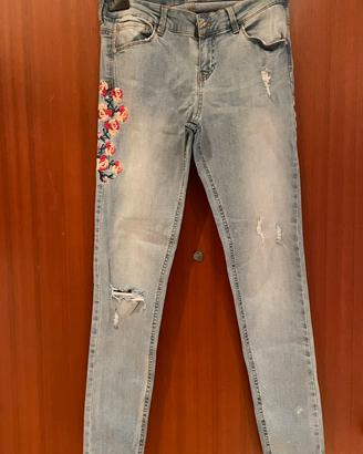 JEANS DENIM TERRANOVA con ricami floreali