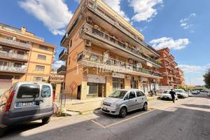 Appartamento a Roma Via Limbiate 4 locali