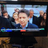 TELEVISORE LG 19LE3308 LED HD - IDEALE PER CAMPER