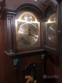 Orologio a pendolo in legno