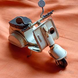 Modellino vespa metallo fatto a mano vintage 
