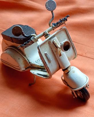 Modellino vespa metallo fatto a mano vintage 