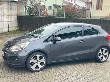 Kia rio 1.4CRDI limited edition 3p